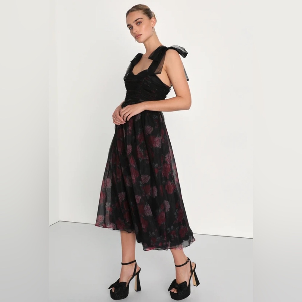 NWT Lulus Floral Dress